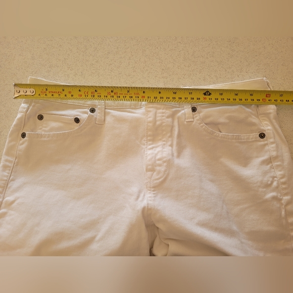 Gap womans white jeans. Size 28. - Picture 3 of 6